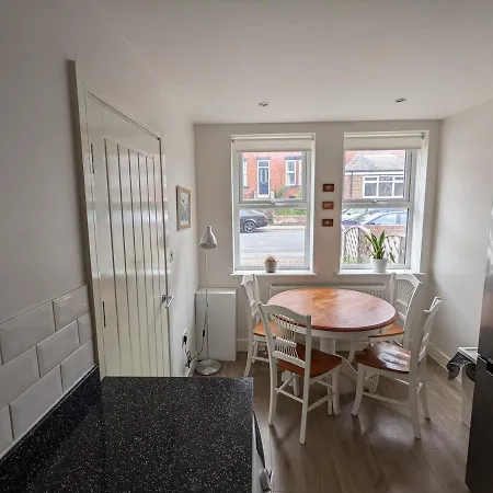 Beautiful And Spacious 4 Bedroom Armley Leeds *
