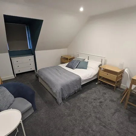 Beautiful And Spacious 4 Bedroom Armley Leeds Apartment Leeds (West Yorkshire)