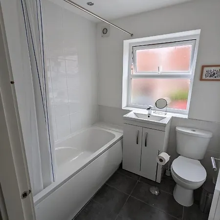 Apartmán Beautiful And Spacious 4 Bedroom Armley Leeds Leeds (West Yorkshire)
